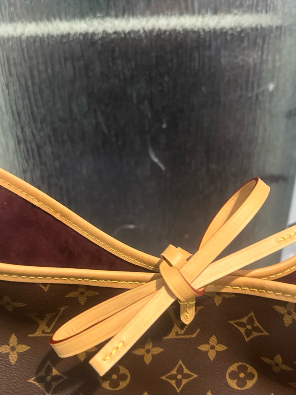Louis Vuitton/ Monogram/Carry All MM Bag with Natural Vachetta Trim/NIB! NEW! - Picture 8 of 15